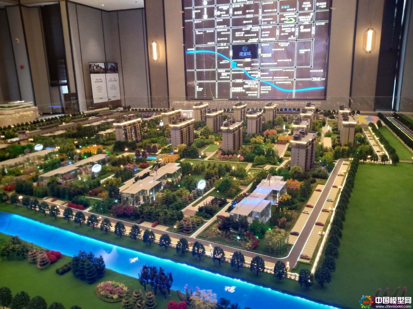樓盤沙盤模型制作、別墅沙盤模型制作、城市規(guī)劃沙盤制作、建筑模型設(shè)計(jì)制作、工業(yè)模型設(shè)計(jì)制作、數(shù)字多媒體沙盤制作