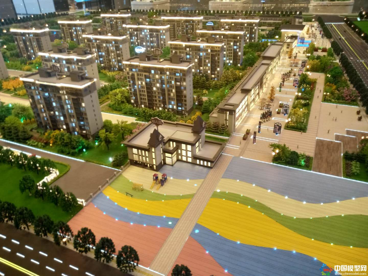 樓盤沙盤模型制作、別墅沙盤模型制作、城市規(guī)劃沙盤制作、建筑模型設(shè)計(jì)制作、工業(yè)模型設(shè)計(jì)制作、數(shù)字多媒體沙盤制作